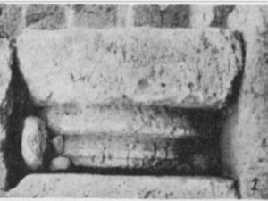 Mayer and Reifenberg 1942: Plate 2 Fig. 2.1 © <i> synagogues.kinneret.ac.il </i>