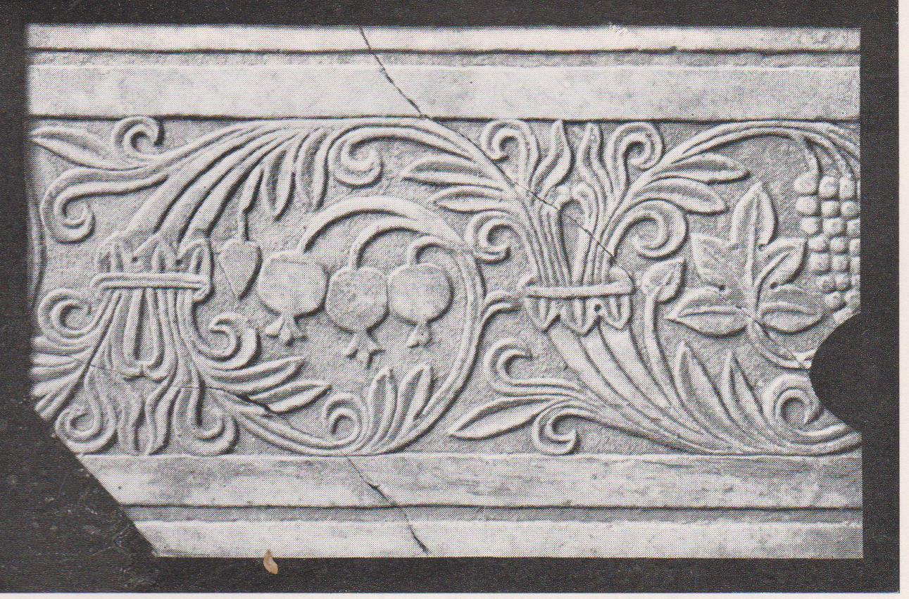 Ornamented fragment of chancel screen, Sukenik 1935: plan XIVb © <i> synagogues.kinneret.ac.il </i>