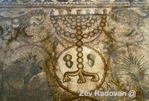 863. NIRIM (MAON) SYNAGOGUE IN NORTHERN NEGEV, C. 5TH. C. AD. COLORFUL MOSAIC FLOOR DEPICTS  BIRDS AND ANIMALS. DETAIL SHOWS A MENORA, CANDELABRA, FLANKED BY TWO LIONS AT THE HEAD OF THE FLOOR © <i> synagogues.kinneret.ac.il </i>